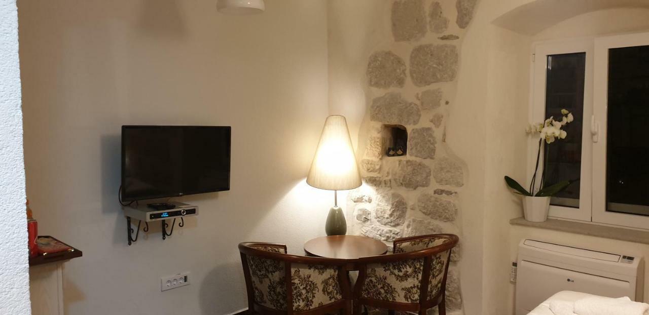 Apartmani Armonia เปราสต์ ภายนอก รูปภาพ